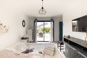 3 chambres, fer et planche à repasser, Wi-Fi, draps fournis