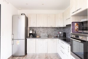 Fridge, microwave, oven, stovetop
