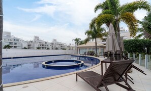 Basic Apartment | Pool - Apt w/ BBQ Grill Only 400m From the Beach Cmn0104 (Florianópolis)