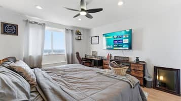 Deluxe Penthouse, 3 Bedrooms, Pool Access, City View | WiFi (free)