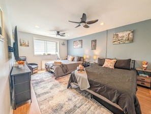Deluxe Penthouse, 3 Bedrooms, Pool Access, City View | WiFi (free)