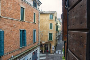 Interior - GuestHost - Elegant Apartment in Center of Padua (Padua)