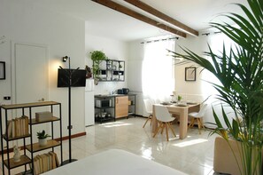 1 camera, Wi-Fi, lenzuola