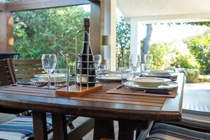 Outdoor dining - Villa Claudia Relax & Garden – Torre delle Stelle (Torre Delle Stelle (Maracalagonis))