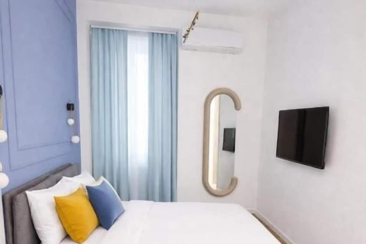 Chambre Confort | Coffre-fort, bureau, espace de travail pour ordinateurs portables