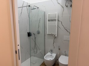 Luxury Room | Bathroom