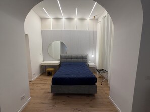 Deluxe Townhome, Patio | In-room safe, desk, laptop workspace, iron/ironing board - Trastevere luxury suites (Roma)