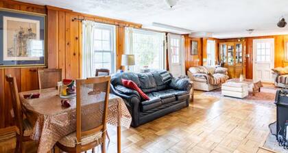 Ground floor apartment 10 mi from D.C. and still feels like countryside!