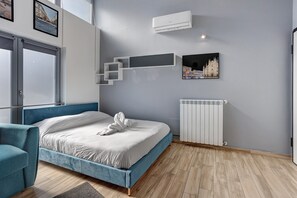 1 bedroom, iron/ironing board, WiFi, bed sheets - Spacious Navigli Apartment for Families & Groups - Porta Genova (Milan)