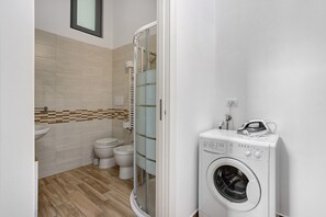 Doccia, asciugacapelli, asciugamani