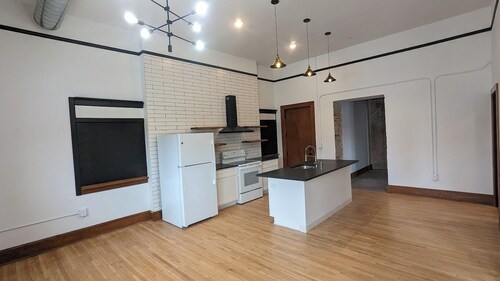 Spacious 3-bedroom apartment in fabulous Mayville - 3 Month Lease Terms