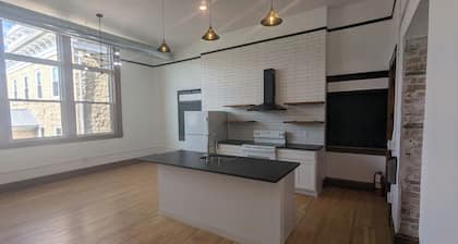 Spacious 3-bedroom apartment in fabulous Mayville - 3 Month Lease Terms