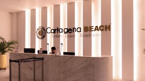 A reception desk with a sign reading "Cartagena BEACH Exclusive Resort Residences". - Apartamento de lujo Cartagena Beach, Cartagena de indias -Colombia (Cartagena de Indias)