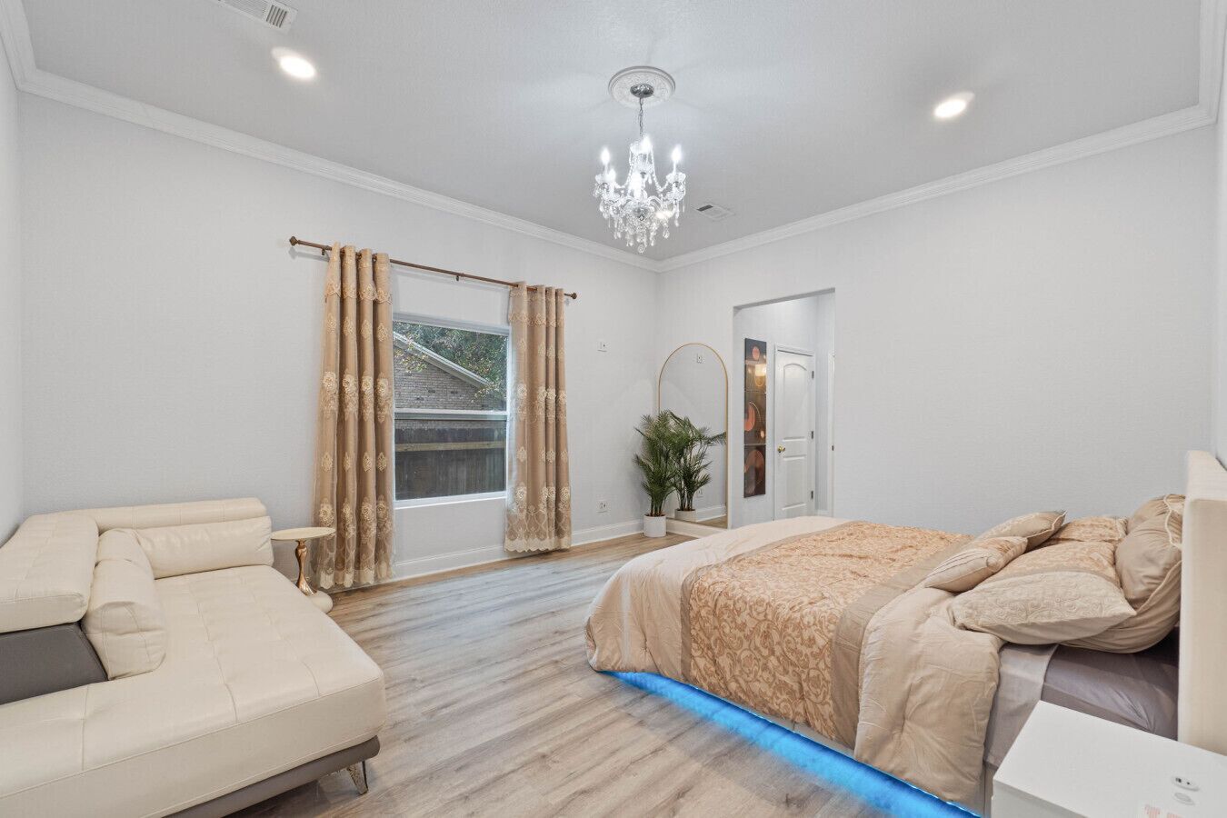 5 chambres, fer et planche à repasser, Wi-Fi, draps fournis