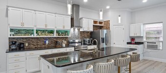 Beach 6BR | Pool | BBQ | 5 Min to Beach | Sleep-14