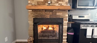 Adorable 1-bedroom tiny home with AC and fire place in charming Monteagle