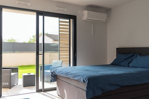 Bureau, Wi-Fi gratuit, draps fournis