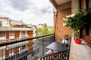 Căn hộ, ban công, quang cảnh thành phố | Khu ẩm thực ngoài trời