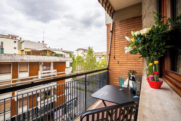 Appartement, balkon, uitzicht op de stad | Buiten dineren