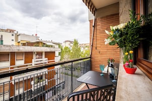Apartment, Balcony, City View | Outdoor dining