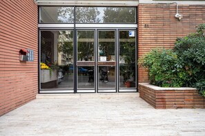 Exterior detail - Scena Illustrata (Florence)