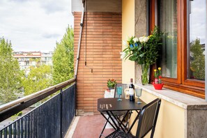 Appartement, balkon, uitzicht op de stad | Buiten dineren