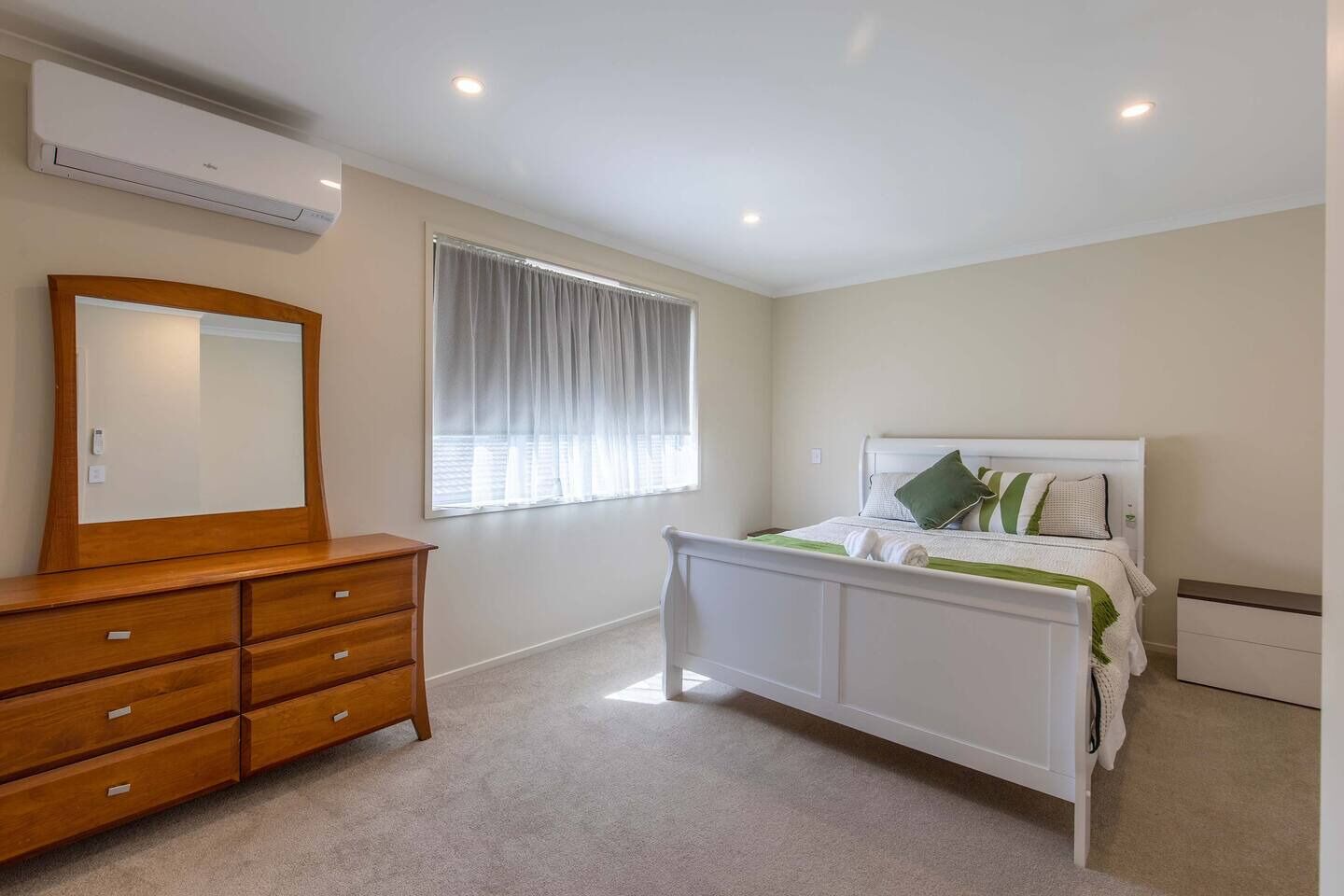 2 bedrooms, desk, iron/ironing board, travel cot