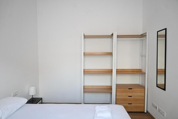 Room - Homenfun Dalt Badalona (Badalona)