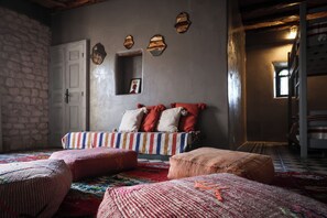 5 bedrooms, WiFi, bed sheets