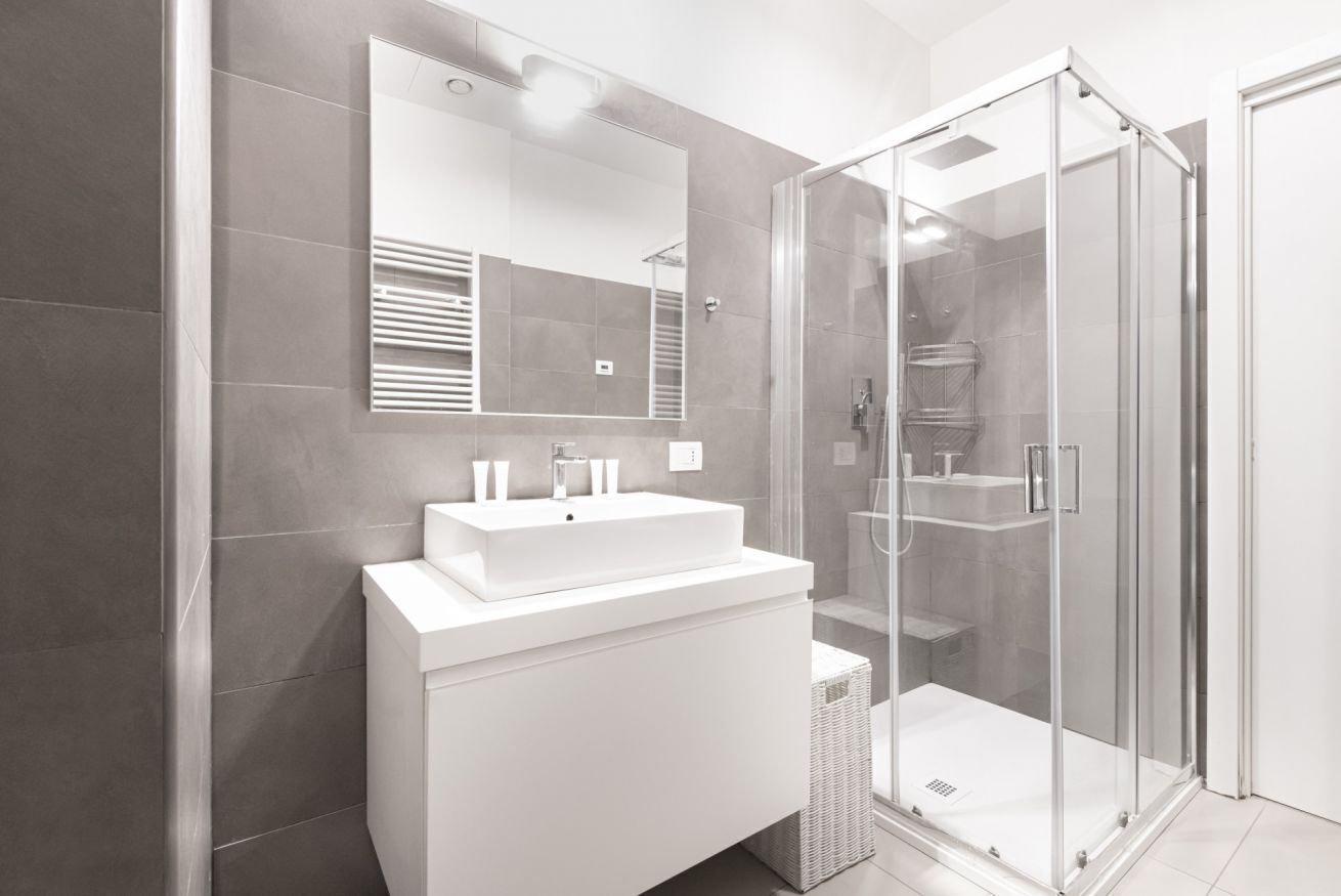 Dusche, Bidet, Handtücher, Shampoo