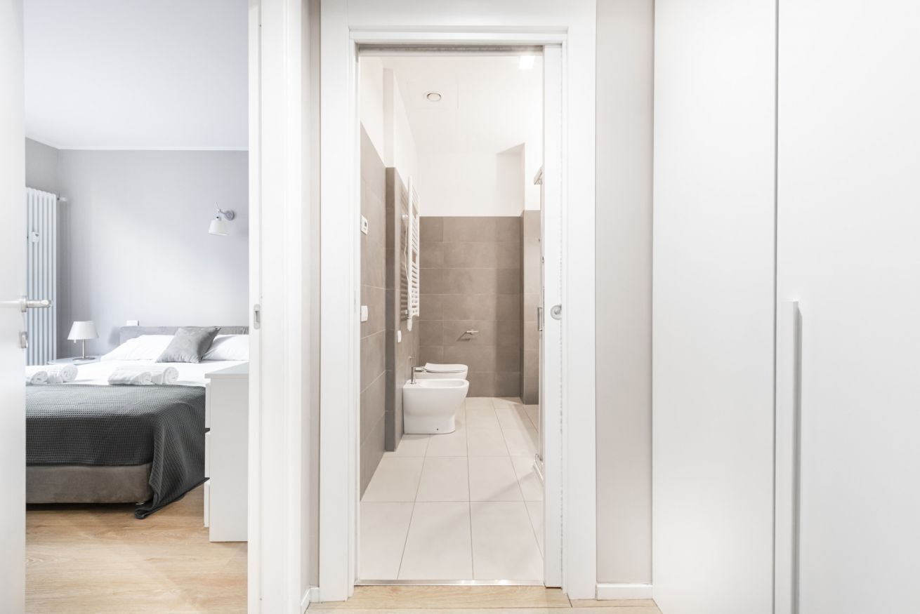 2 camere, una scrivania