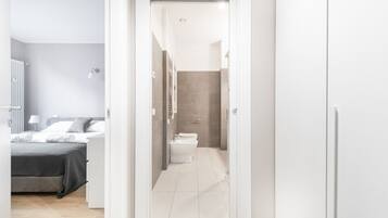 2 camere, una scrivania