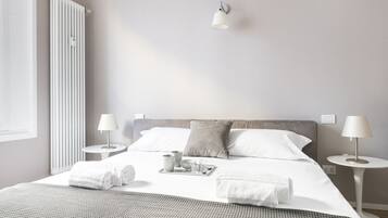 2 Schlafzimmer, Schreibtisch