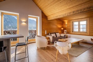 TV - Toits des Pècles – Top-Floor Alpine Apartment with Stunning Mont-Blanc View (Chamonix-Mont-Blanc)