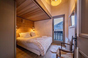 3 bedrooms, iron/ironing board, travel cot, WiFi - Balcons de Champraz- Spectacular Mont Blanc and Lake Views (Chamonix-Mont-Blanc)