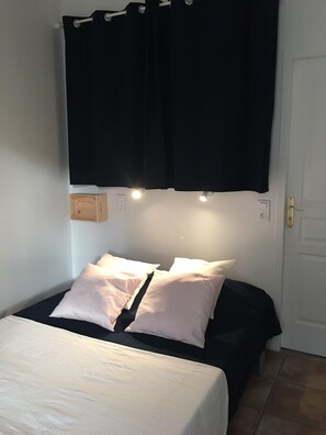 1 bedroom, iron/ironing board, travel cot, free WiFi - Gîte des Lavandes (MONTAGNAC MONTPEZAT)