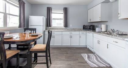 2BR I 4 mins to FargoDome, Free Parking, Queen x 2