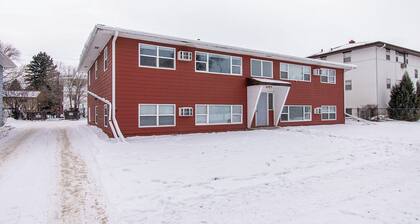 2BR I 4 mins to FargoDome, Free Parking, Queen x 2