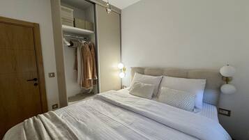 1 bedroom, iron/ironing board, internet, bed sheets