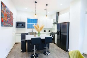 冰箱、微波炉、烤箱、炉灶