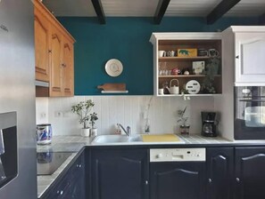 Private kitchen - Quiet villa close to beaches with Wifi, Air conditioning, Parking (Sauvian)