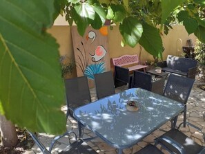 Outdoor dining - Quiet villa close to beaches with Wifi, Air conditioning, Parking (Sauvian)