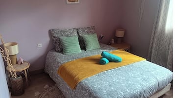 2 chambres, fer et planche à repasser, Wi-Fi, draps fournis