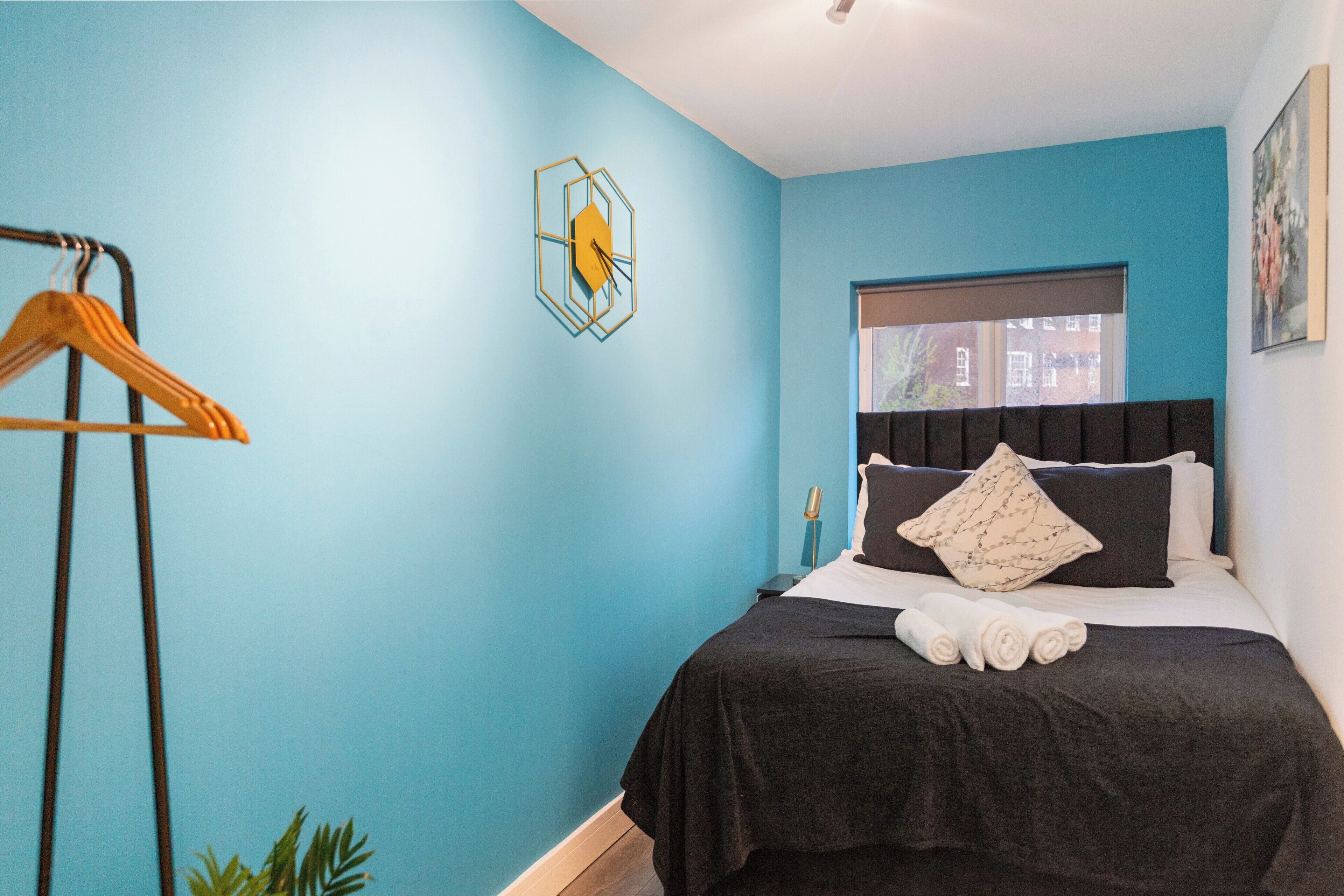 3 bedrooms, iron/ironing board, free WiFi, bed sheets