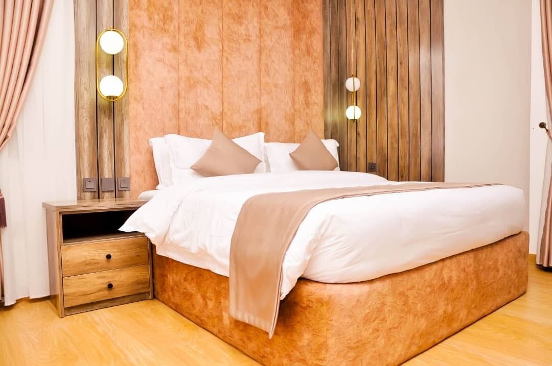 Caja de seguridad en la habitación y escritorio 