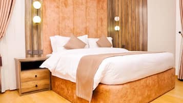 Familien-Doppelzimmer | Zimmersafe, Schreibtisch, laptopgeeigneter Arbeitsplatz