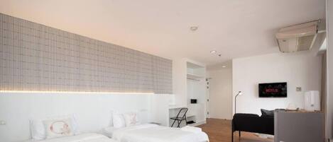 Desk, iron/ironing board, WiFi, bed sheets