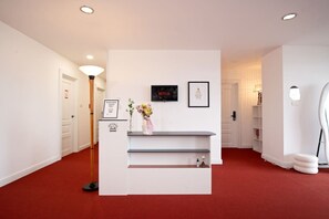 Interior - Stylish Twin BR w/Ensuite Bath & Relaxing Tub BTB7 (Pathum Wan)