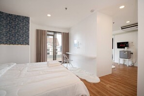 Desk, iron/ironing board, WiFi, bed sheets - Elegant King BR Apt& Bathtub, BTS Central BKK BTB8 (Pathum Wan)