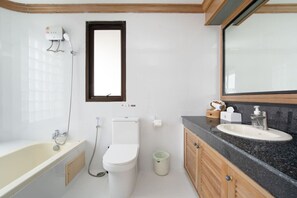 Hair dryer - Elegant King BR Apt& Bathtub, BTS Central BKK BTB8 (Pathum Wan)